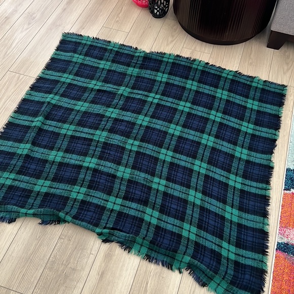 Boutique Navy & Green Blanket Scarf - Picture 2 of 4